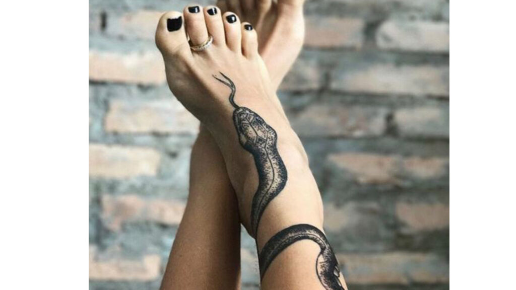 Chiêm bao thấy rắn quấn chân đánh đề con gì