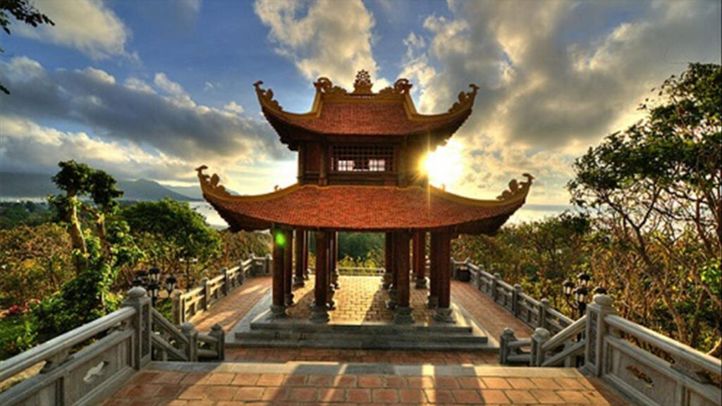 Nằm mơ thấy đi chùa là điềm gì?