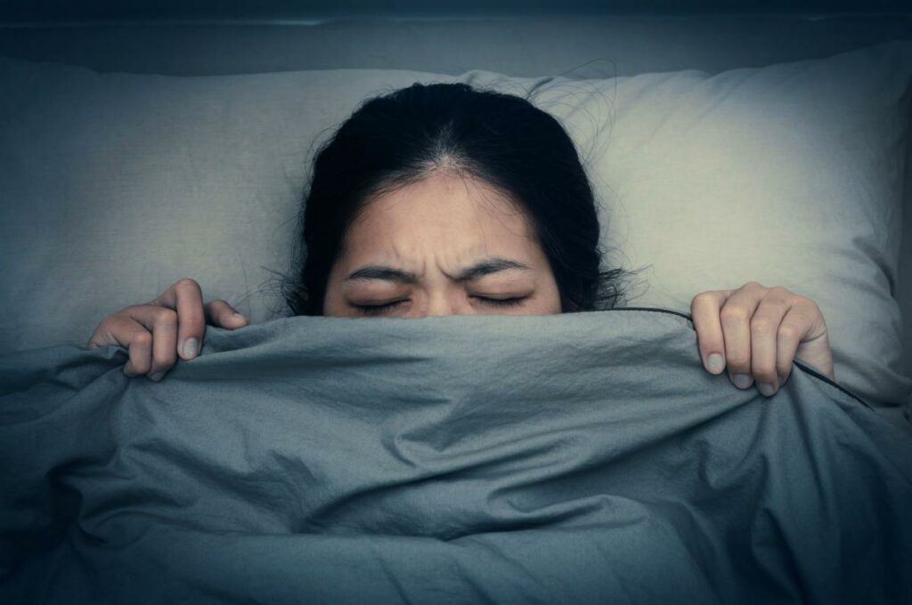 Mơ thấy người đã chết từ lâu đánh con gì?